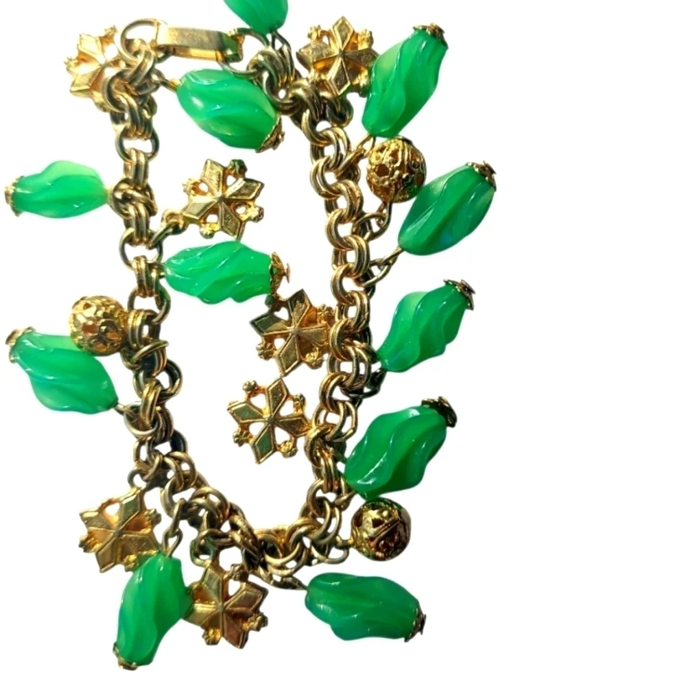 Stunning Vintage Green Swirl Goldtone Bracelet